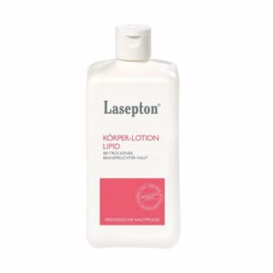 Weiße Flasche mit Lasepton Körper-Lotion, speziell für trockene Haut, mit einem praktischen Klappverschluss.