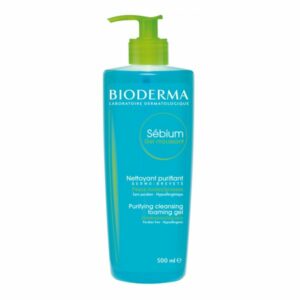 Sébium Gel moussant von Bioderma in einer blauen Flasche mit grünem Pumpkopf, 500 ml, für fettige Haut.