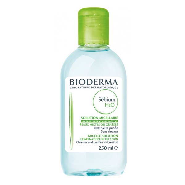 Flasche mit micellarer Lösung von Bioderma für Mischhaut oder fettige Haut, 250 ml, mit grünem Deckel.