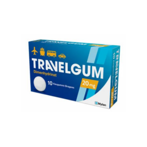 Packung mit Travelgum Kaugummis, die Dimenhydrinat enthalten, für Reisekrankheit mit 10 Dragées, blauer Hintergrund.