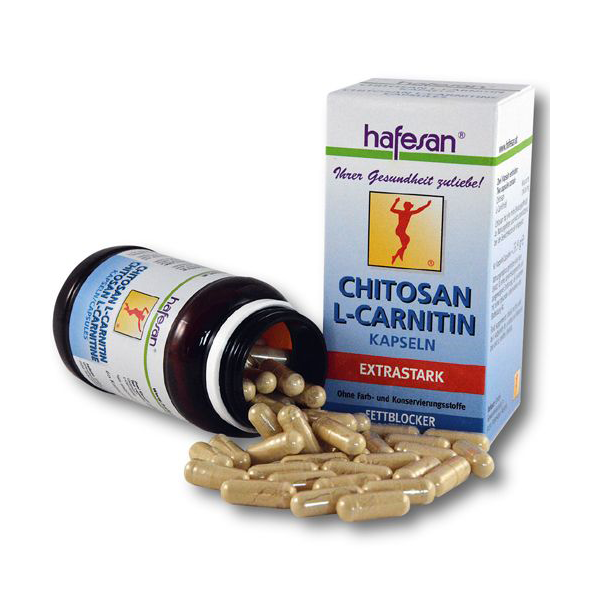 Öffne Flasche mit Chitosan L-Carnitin Kapseln, einige Kapseln liegen daneben, Verpackung in hellblau und orange.