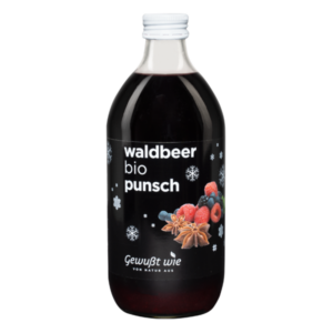 Flasche mit Waldbeer Bio-Punsch, dunkelrot mit schwarzem Etikett und Fruchtillustrationen.