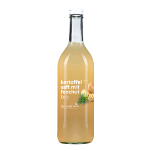 Flasche mit Bio-Kartoffelsaft und Fenchel, hellbraune Flüssigkeit, beschriftet.