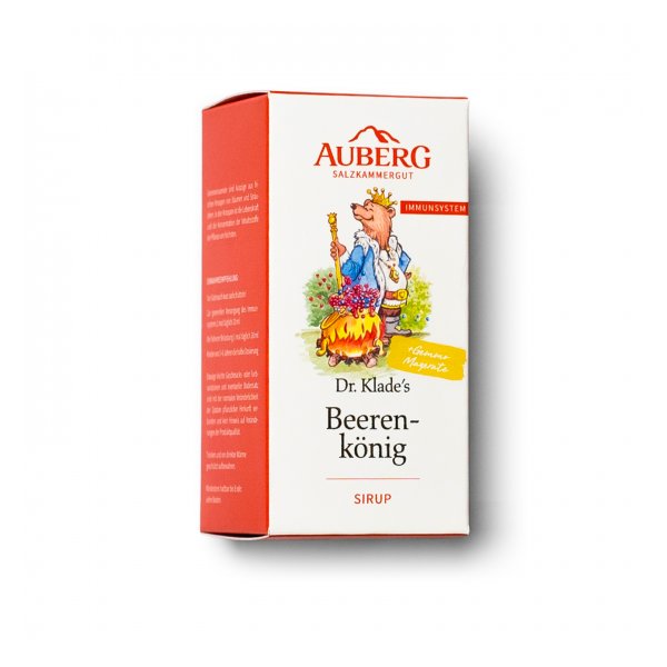Verpackung von Dr. Klade's Beerenkönig Sirup mit einem bärigen König, der über einen Kessel mit Beeren wacht.