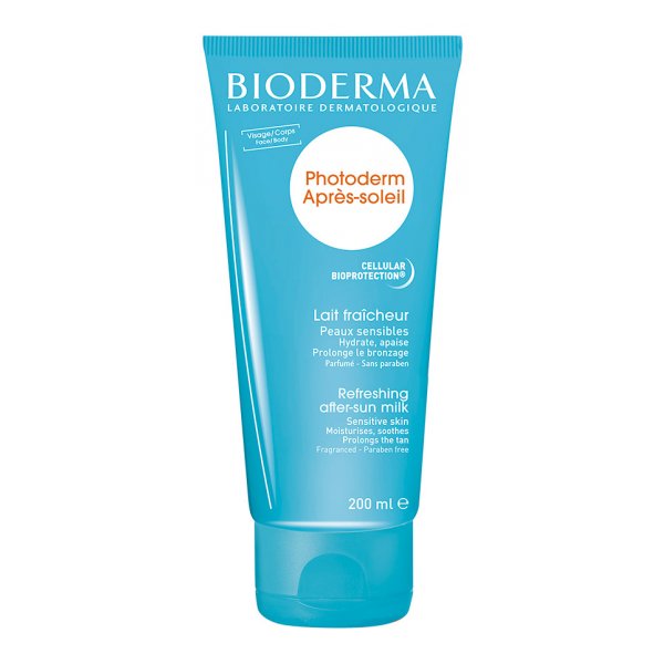 Tube mit blauer Verpackung für Bioderma Photoderm Après-soleil, einer erfrischenden After-Sun-Milch für empfindliche Haut.