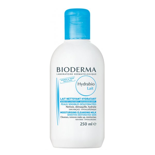 Eine weiße Flasche mit blauer Verschlusskappe, enthält Hydrabio Gesichtsmilch von Bioderma, für sensible, dehydrierte Haut.