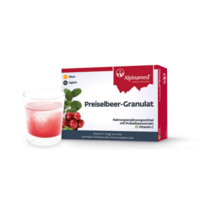Verpackung von Preiselbeer-Granulat neben einem Glas mit rotem Getränk, enthält Vitamin C zur Immununterstützung.