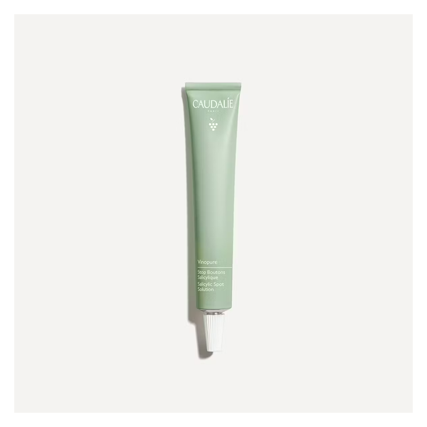 Grüne Tube mit Salicylsäure-Lösung gegen Hautunreinheiten von Caudalie, beschriftet mit "Vinopure".