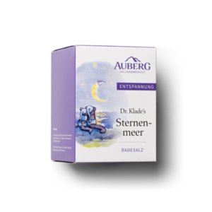 Verpackung für Badesalz "Sternenmeer" mit einer beruhigenden, nächtlichen Illustration und dem Schriftzug "Entspannung".