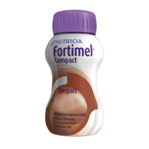 Flasche Nutricia Fortimel Compact mit Schokoladengeschmack und lila Schraubverschluss.