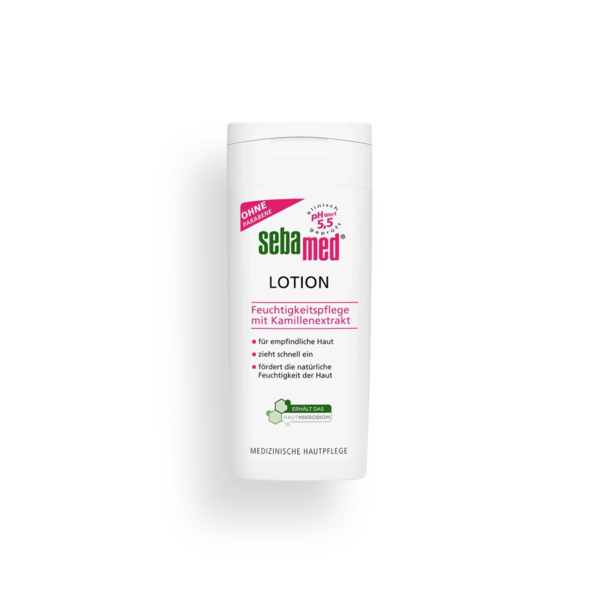 Flasche mit Sebamed Lotion zur Feuchtigkeitspflege, enthält Kamillenextrakt, für empfindliche Haut, zieht schnell ein.