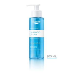 Transparente Pumpflasche mit blauer Flüssigkeit, Eucerin Dermato Clean Reinigungs- gel mit Hyaluronsäure.