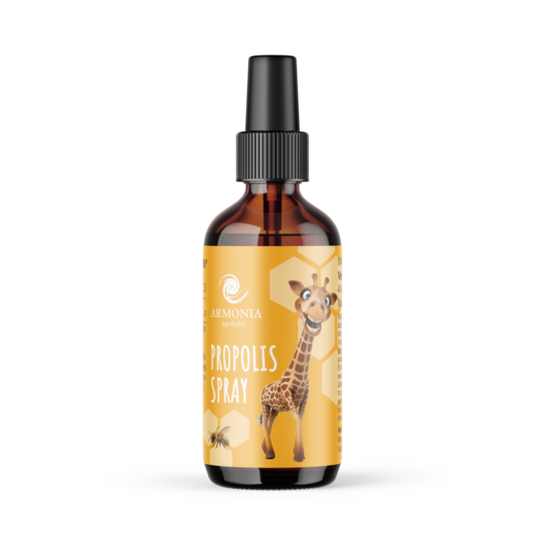 Braune Flasche mit Sprühkopf, beschriftet mit „Propolis Spray“ und Giraffen-Motiv auf gelbem Hintergrund.