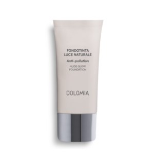 Helle Foundation in einer Tube, mit Silberverschlusstülle, beschriftet als "Anti-pollution Nude Glow Foundation".