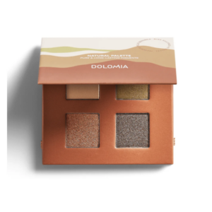 Lidschatten-Palette mit vier Farben in schimmernden und matten Tönen, in einer geöffneten Verpackung.
