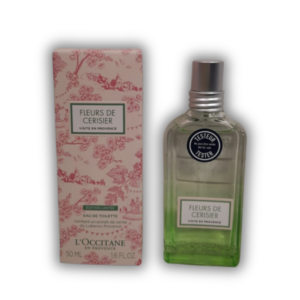 Flasche Eau de Toilette 'Fleurs de Cerisier' von L'Occitane, mit grünem Inhalt und rosa Verpackung im floralen Design.