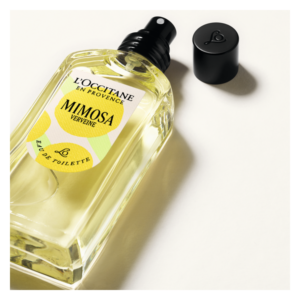 Flasche Eau de Toilette von L'Occitane mit dem Duft Mimosa Verveine, grüner und gelber Etikett.