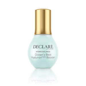 Flasche mit hellblauem Serum, goldener Verschluss, Beschriftung "Ocean's Best Hyaluron triple Booster" von Declaré.
