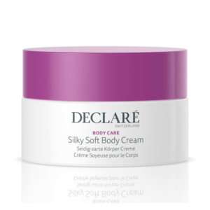 Runde, weiße Cremeverpackung mit lila Deckel, beschriftet mit "Declare Silky Soft Body Cream".