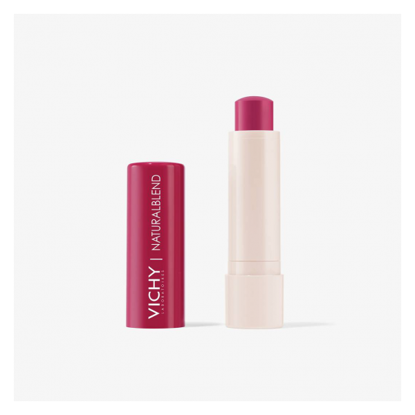 Rote Verpackung mit der Aufschrift „NATURALBLEND“ und einem cremigen Lippenstift in hellem Beige mit rosa Spitze.